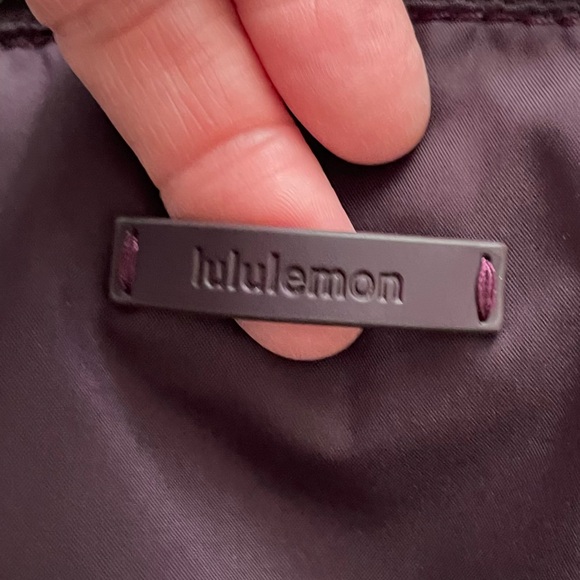 COPY - Lululemon 5L - 3 outside pockets - mesh pocket and zippered pocket insid… - Picture 7 of 12